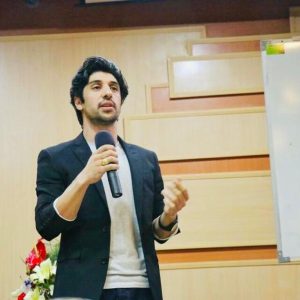 ورکشاپ بزرگ " او میشکد قلاب را"
